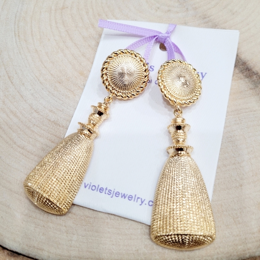 Brand New Bohemian Gold Tone Dangle Clip Earrings